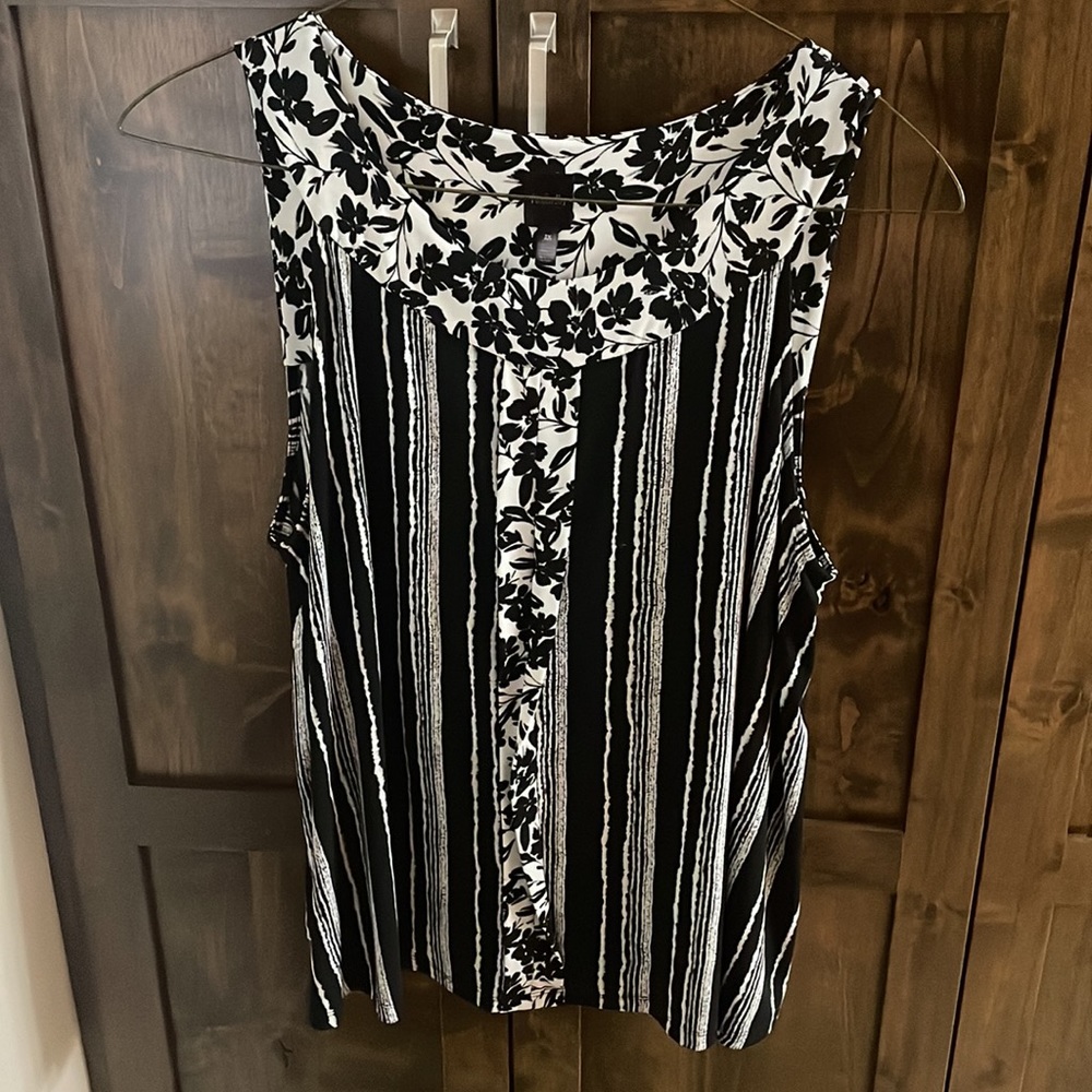 Women’s sleeveless flowers & strips blouse Size 2X